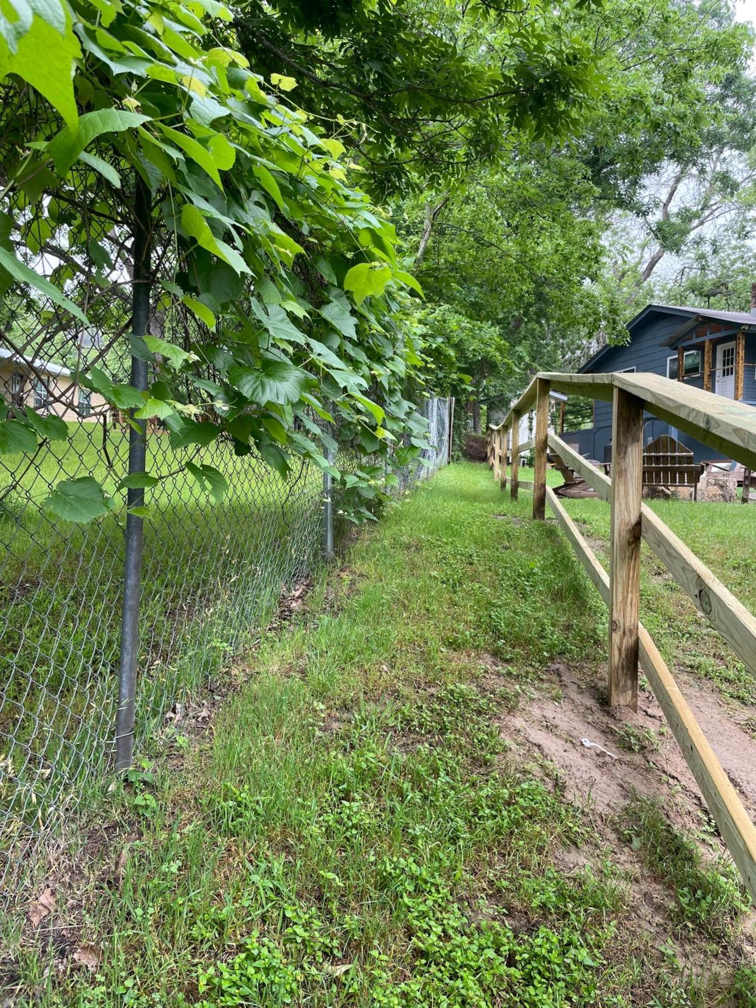 Rv Located On Private Property, Providing Access To The Guadalupe River, Accommodates Up To 5 Guests 뉴 브라운펠스 외부 사진