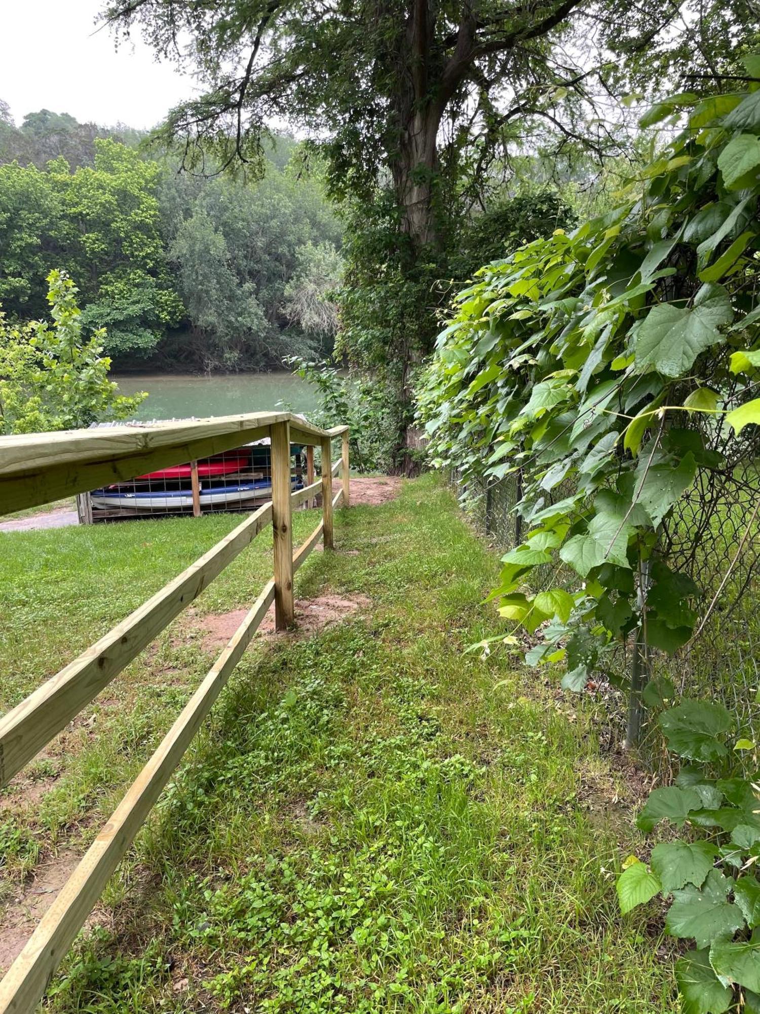 Rv Located On Private Property, Providing Access To The Guadalupe River, Accommodates Up To 5 Guests 뉴 브라운펠스 외부 사진