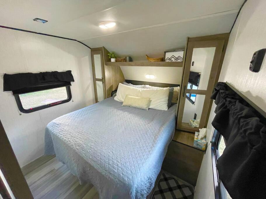Rv Located On Private Property, Providing Access To The Guadalupe River, Accommodates Up To 5 Guests 뉴 브라운펠스 외부 사진