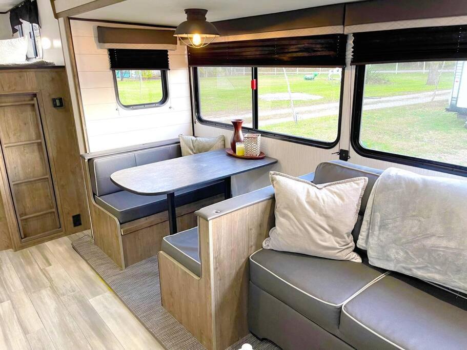 Rv Located On Private Property, Providing Access To The Guadalupe River, Accommodates Up To 5 Guests 뉴 브라운펠스 외부 사진