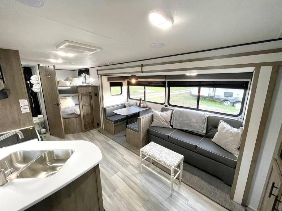 Rv Located On Private Property, Providing Access To The Guadalupe River, Accommodates Up To 5 Guests 뉴 브라운펠스 외부 사진