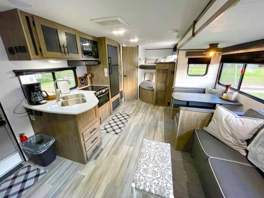 Rv Located On Private Property, Providing Access To The Guadalupe River, Accommodates Up To 5 Guests 뉴 브라운펠스 외부 사진