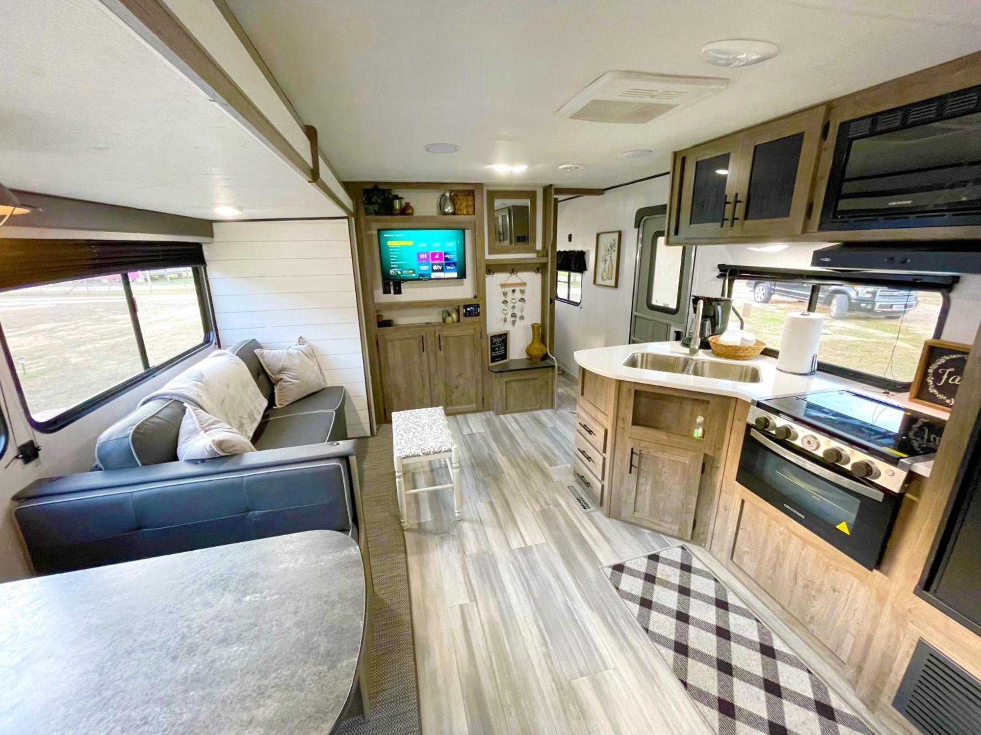Rv Located On Private Property, Providing Access To The Guadalupe River, Accommodates Up To 5 Guests 뉴 브라운펠스 외부 사진